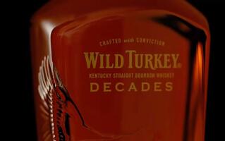 Wild Turkey Bourbon Master's Keep Decades 野火鸡波本威士忌 大师的十年 -威士忌123翻译