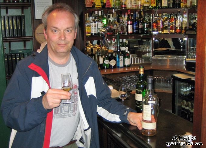 瑞典威士忌酒收藏家Gunnar Nilsson在Quaich酒吧